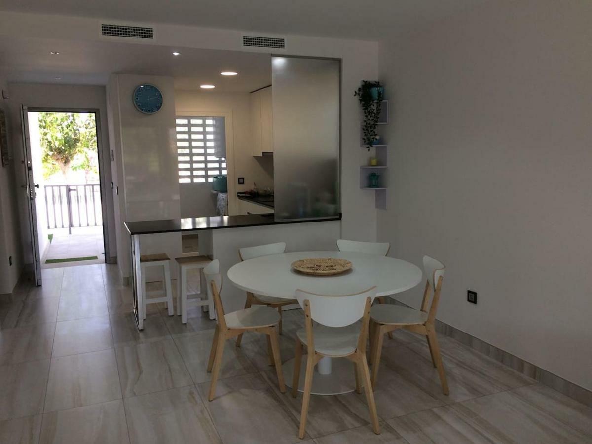Exclusive New Apartment On The Beach Пилар де ла Горадада Экстерьер фото